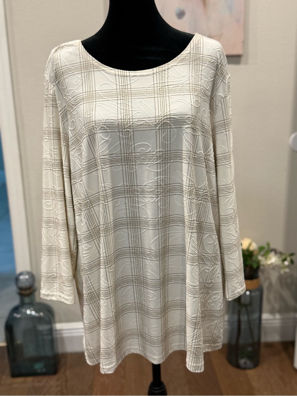 Women's Cream Textured Plaid Tunic Top